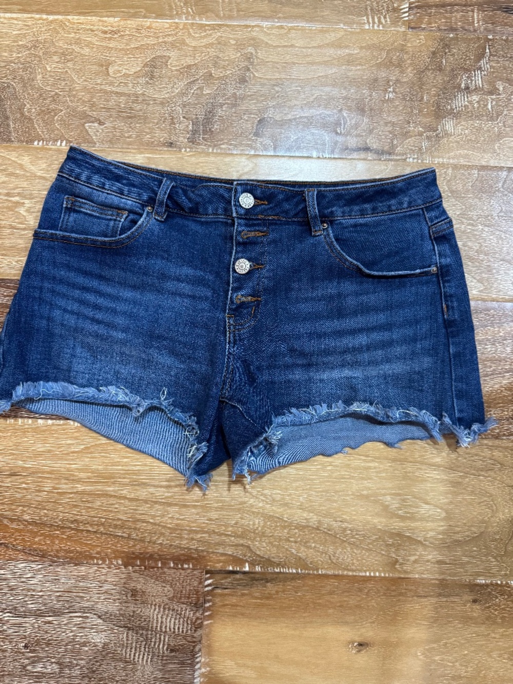 MIFOCAL stretchy dark blue denim jean shorts w/pockets, button down front-L